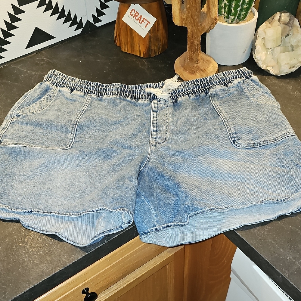 Maurices Pull On Denim Blue Women's Shorts 22w